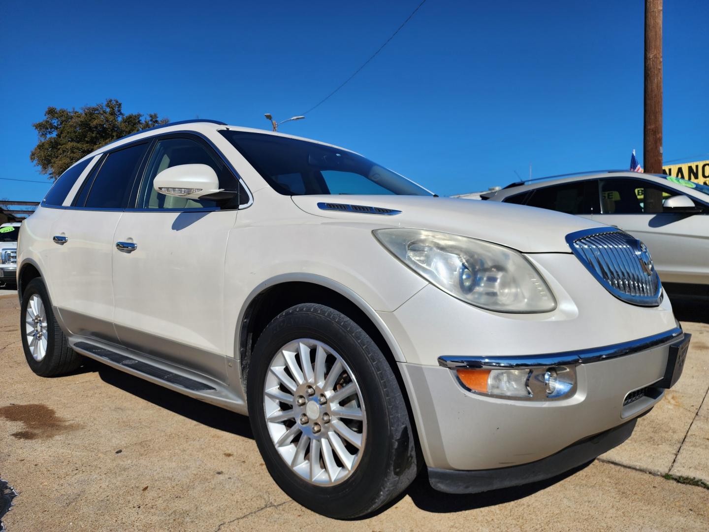 2011 DIAMOND WHITE Buick Enclave CXL-1 (5GAKRBED9BJ) with an 3.6L V6 DOHC 24V engine, 6-Speed Automatic Overdrive transmission, located at 2660 S.Garland Avenue, Garland, TX, 75041, (469) 298-3118, 32.885551, -96.655602 - CASH$$$$$ SPORT UTILITY!! This is a Loaded 2011 BUICK ENCLAVE CXL-1 SUV! REAR DVD! BACK UP CAMERA! HEATED/LEATHER SEATS! BLUETOOTH! SUPER CLEAN! MUST SEE! Come in for a test drive today. We are open from 10am-7pm Monday-Saturday. Call us with any questions at 469-202-7468, or email us DallasA - Photo#1